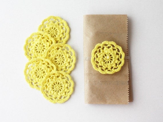 Yellow decor Crochet flower appliques for gift wrapping Garland making Scrapbooking Jewelry making Easter decoration embellishment lace