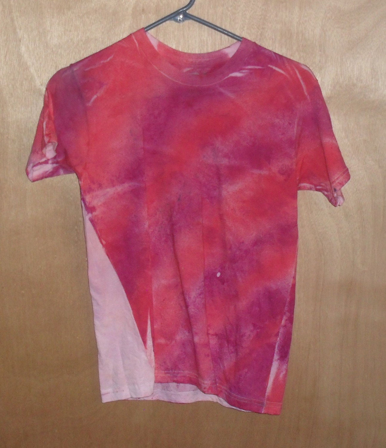 Youth Tie-dye Tshirt. Size 30-32. Orange , Red, Black and White.