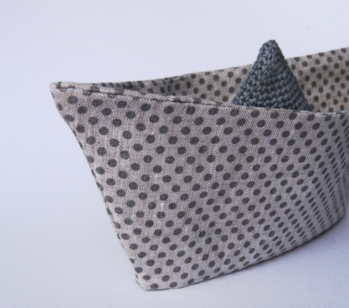 Room decor Boat in dotted grey linen fabric.