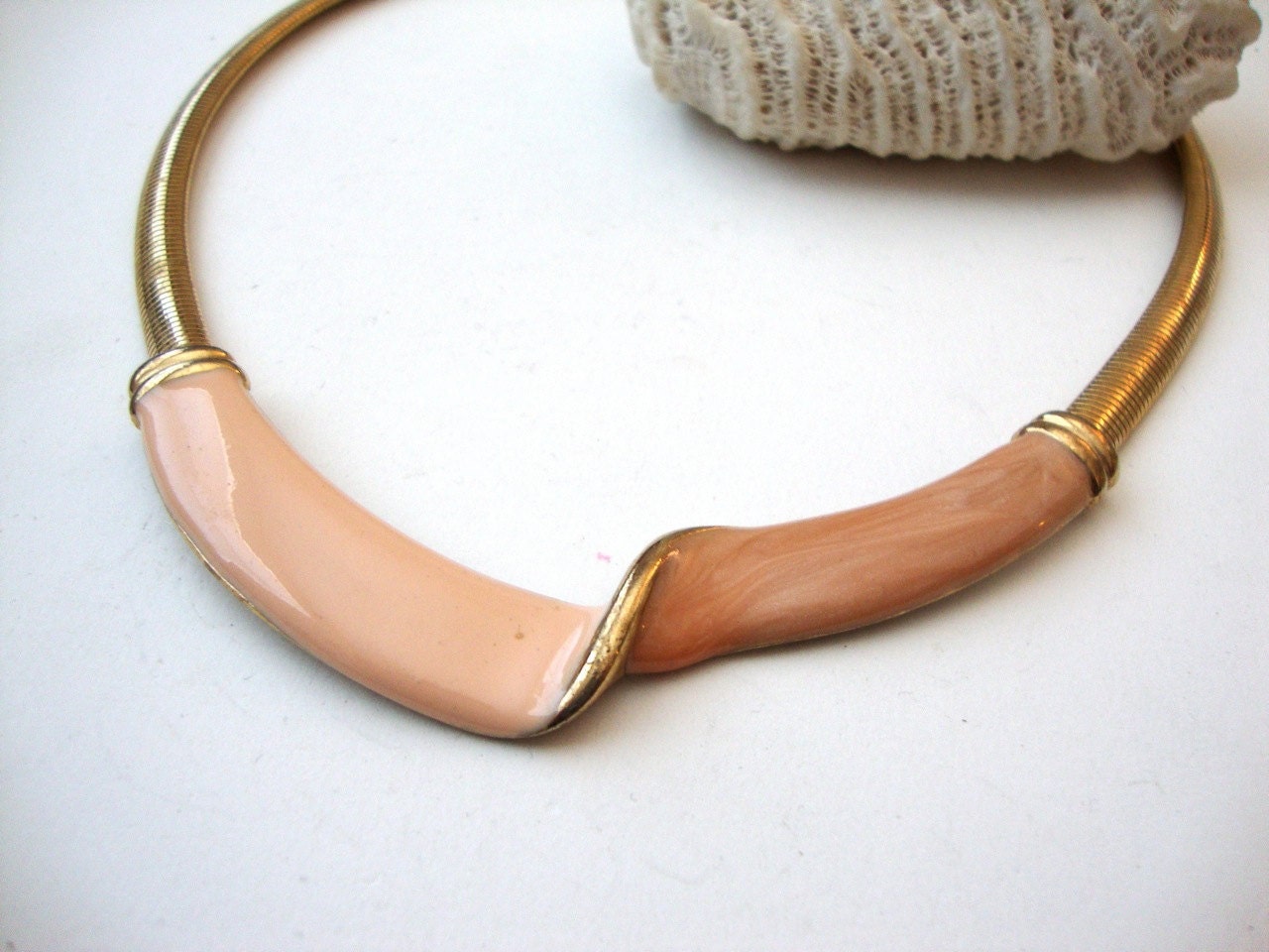 Vintage Bib Necklace : Corals and Peach vintage enamel modernist gold tone bib necklace