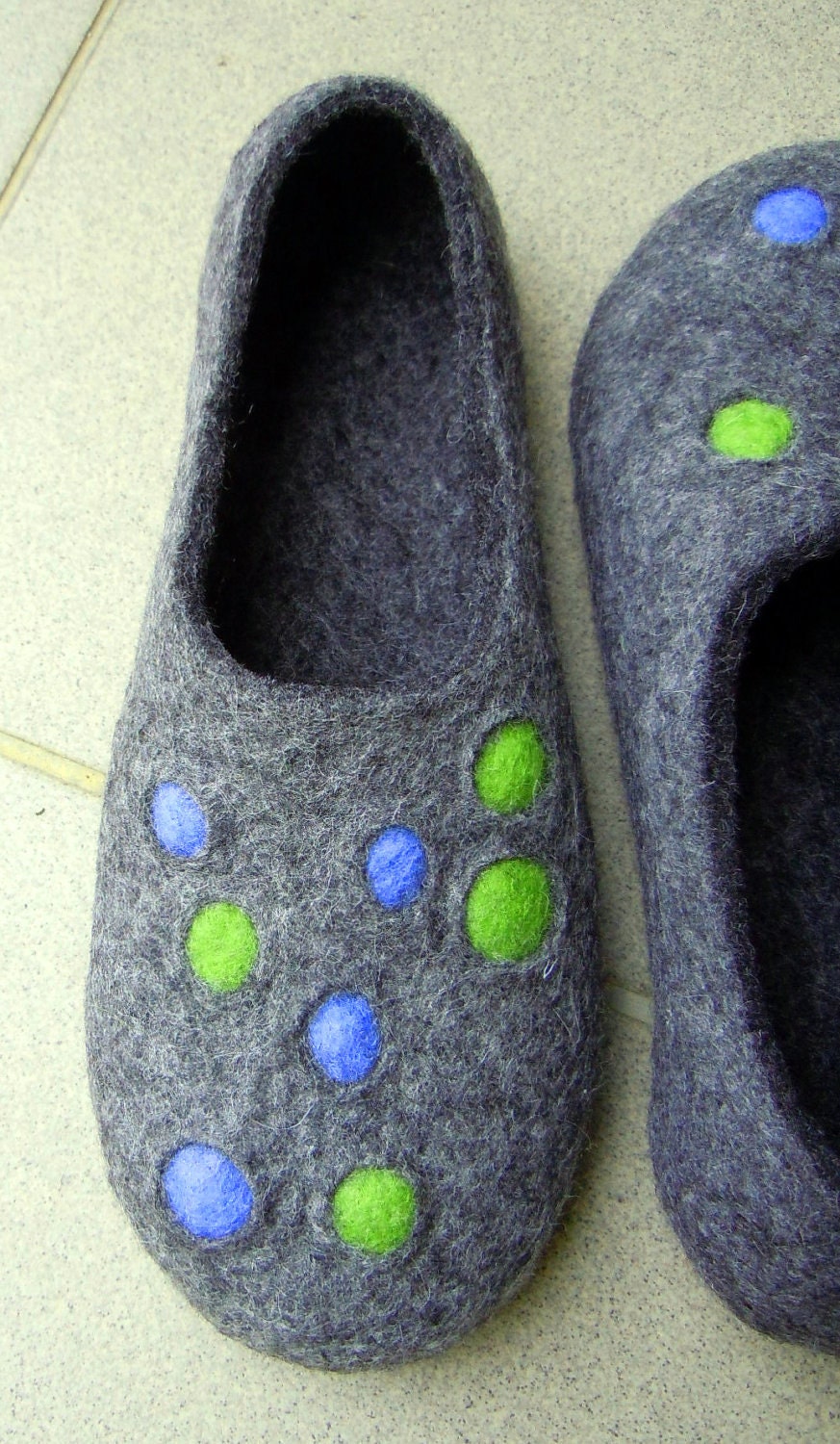 Felted adult slippers "Bubbles"