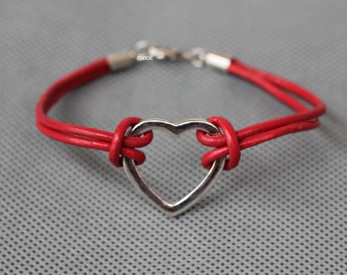 Womens or Girls Charm Bracelet Silvery Heart Leather Cuff Bracelet B067-2