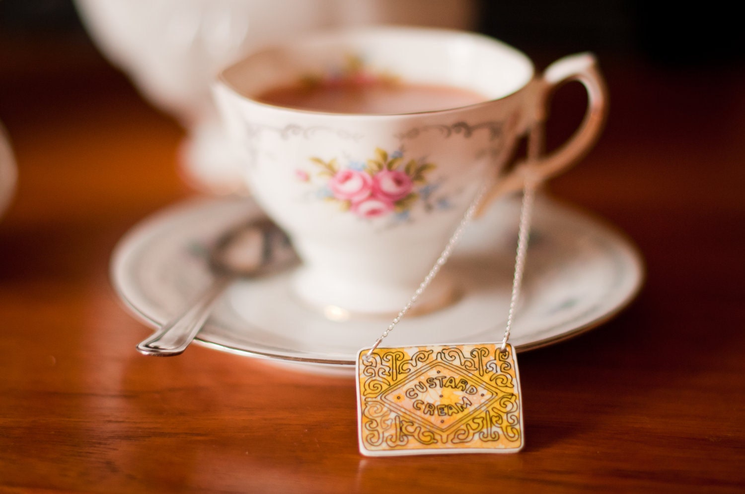 Necklace of custard cream illustration