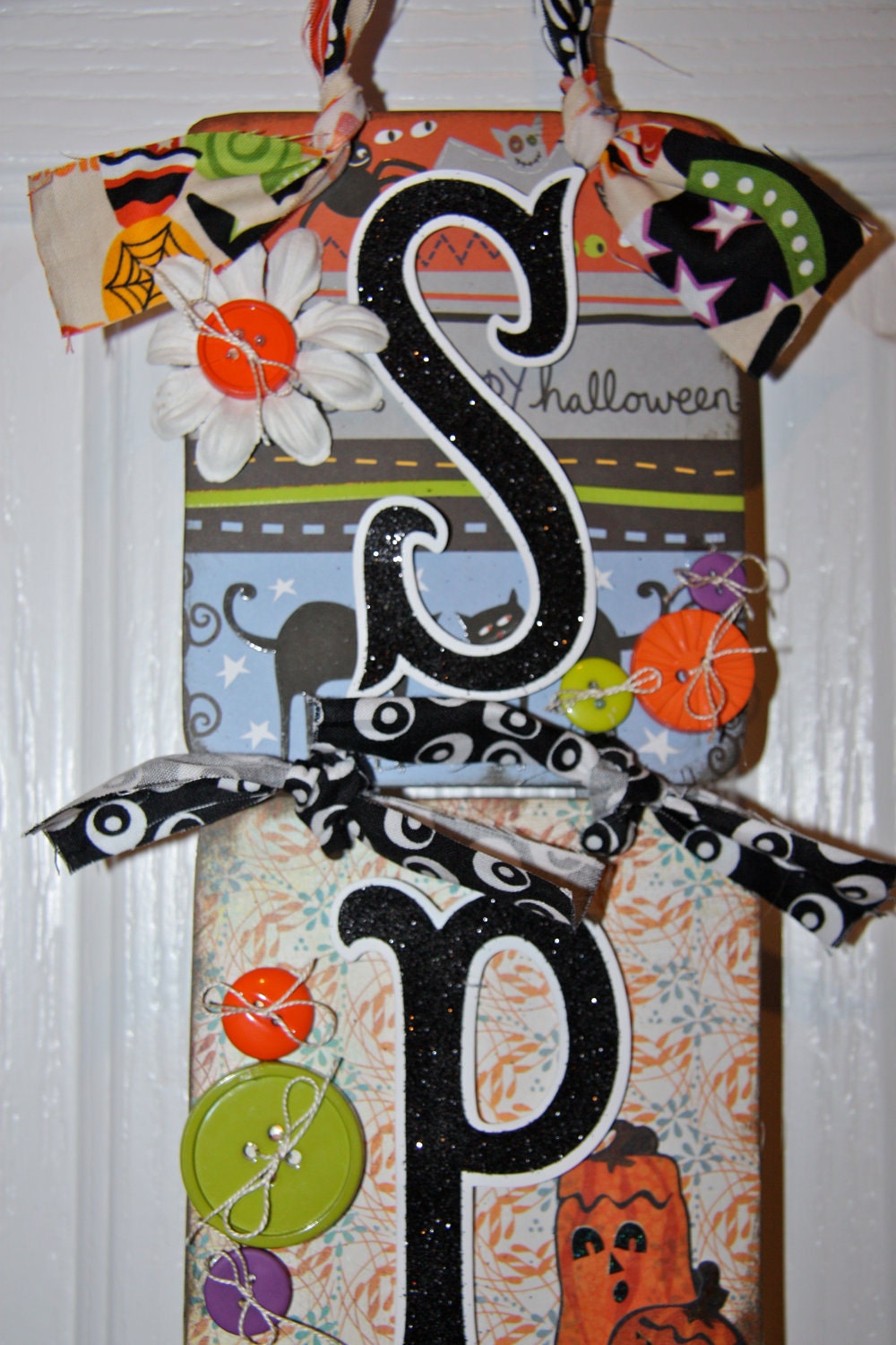 Halloween/Trick or Treat Sign Decor SPOOKY Enchanting Halloween Wall/Door Sign