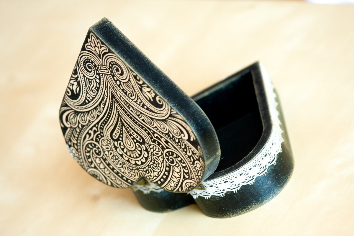 Wedding Love Box, Hearth Black lace Arabesque Box, Spring wedding, Victorian wooden box, Bridesmaid gift idea, Wedding pillow box, ohtteam