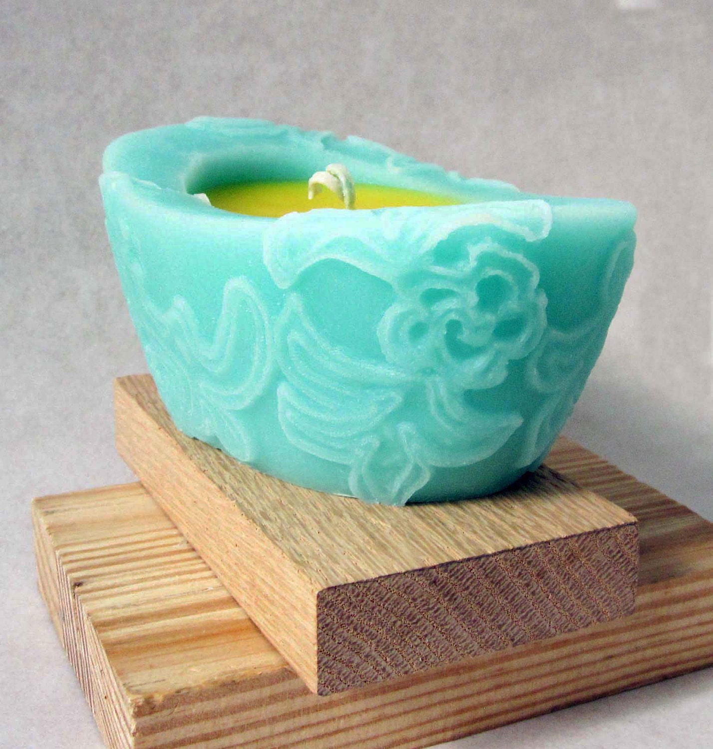 Spring Dance - Beewax/palmwax Candles - Medium Chantilly Design Natural Wax Candle (Teal/Yellow Color)