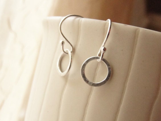 Small silver circle earrings - hammered silver circle earrings