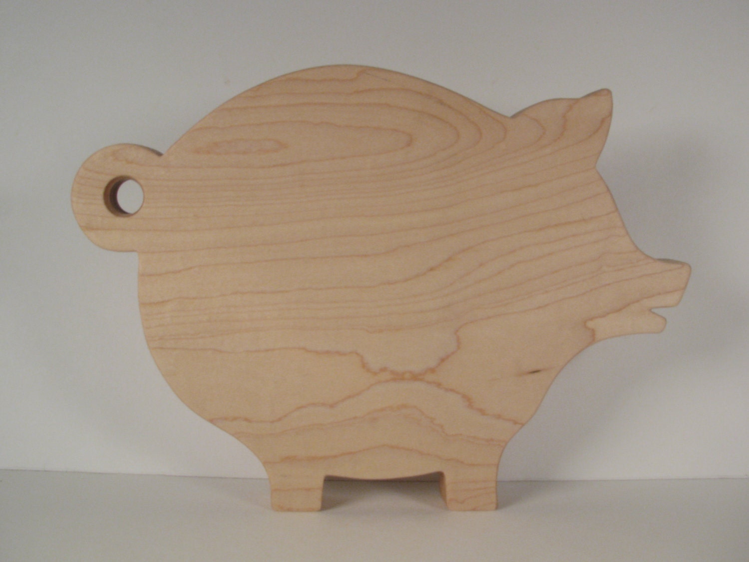 Small pig shaped maple cutting board / trivet