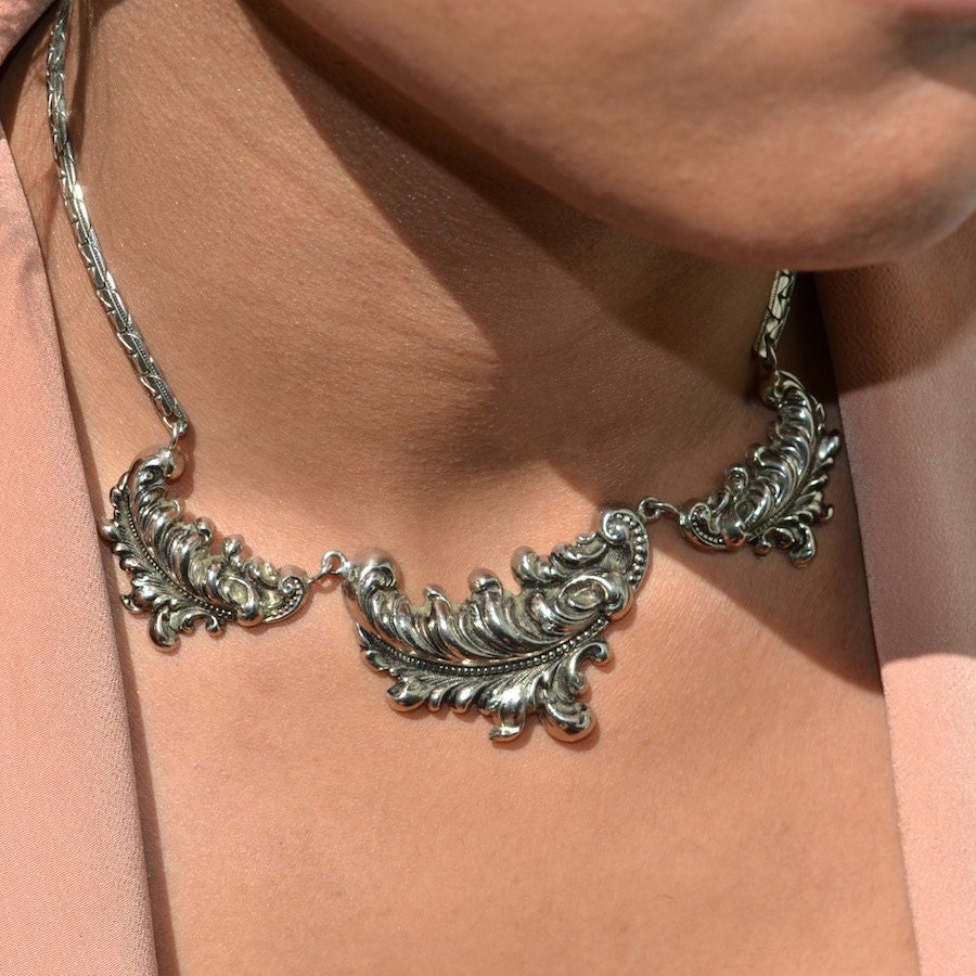 Silver Flourish Leaf Necklace Choker