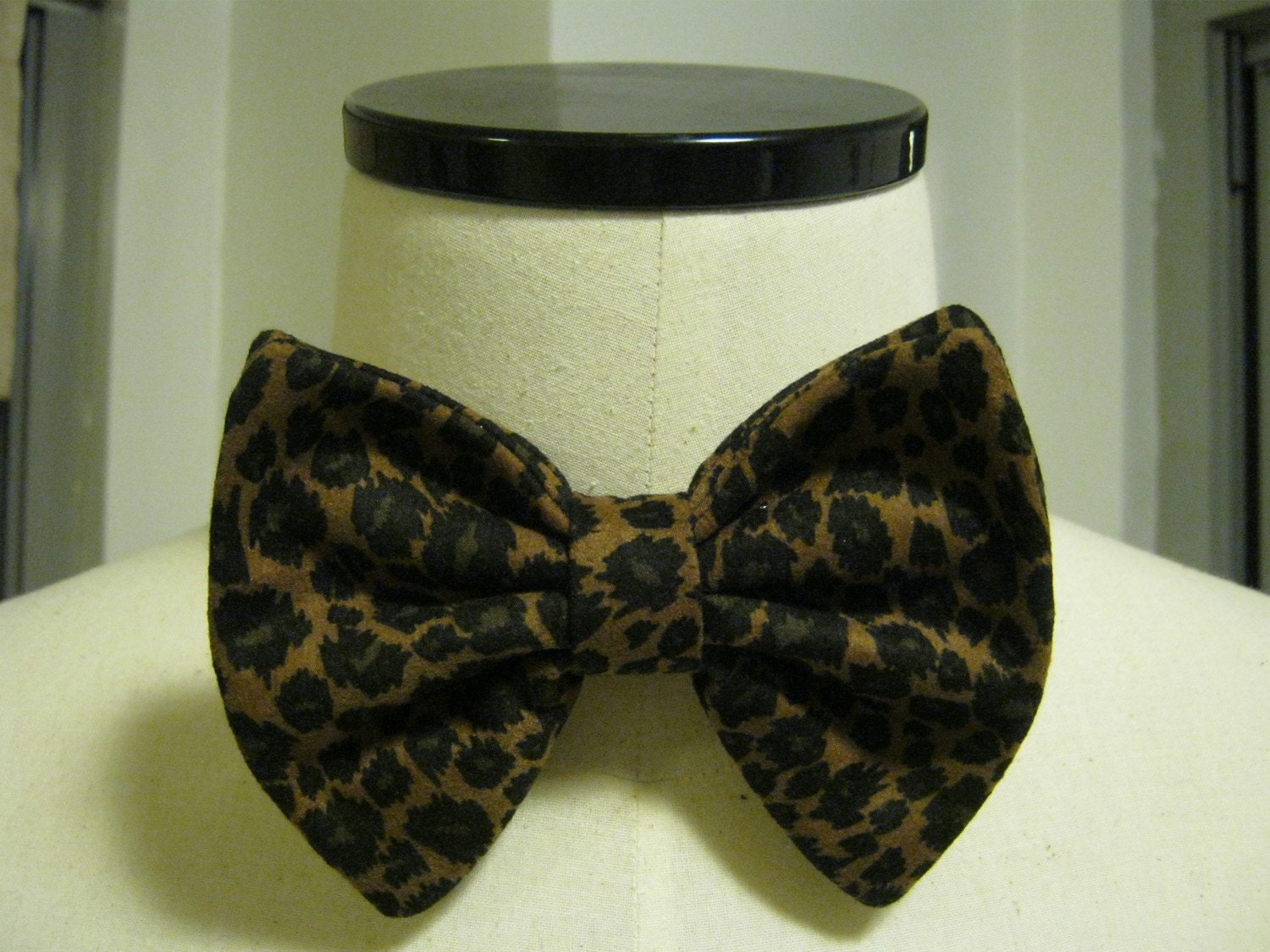 Leopard print bow tie