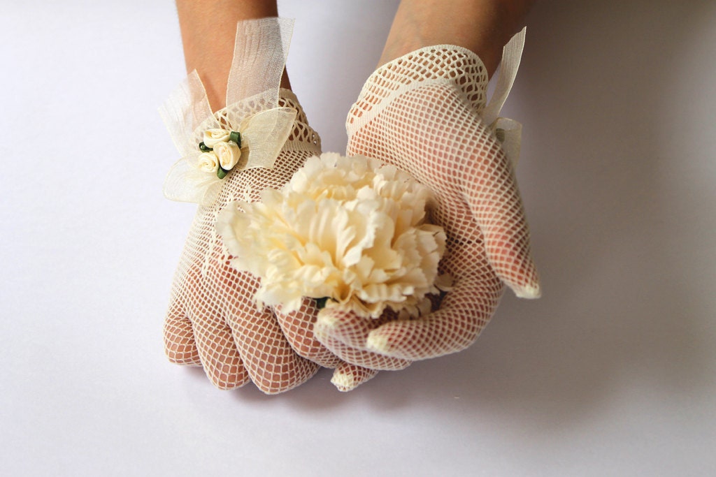 Ivory or White Lace Bridal Gloves, Bride Gloves, Bridal Mittens, Floral Wedding Lace Gloves, Vintage Bride Accessories - Victorian Grace