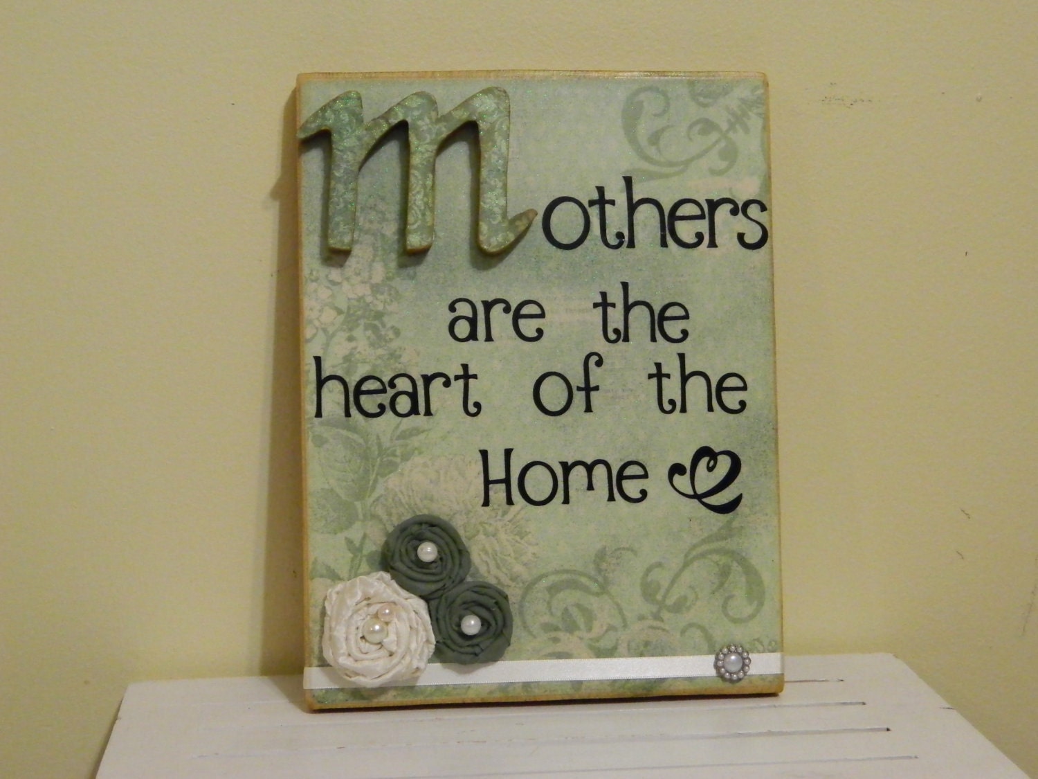 Mothers gift for Christmas wooden sign- Mothers are the heart of the home fabric flowers with ribbon in cream and green home Mother in law