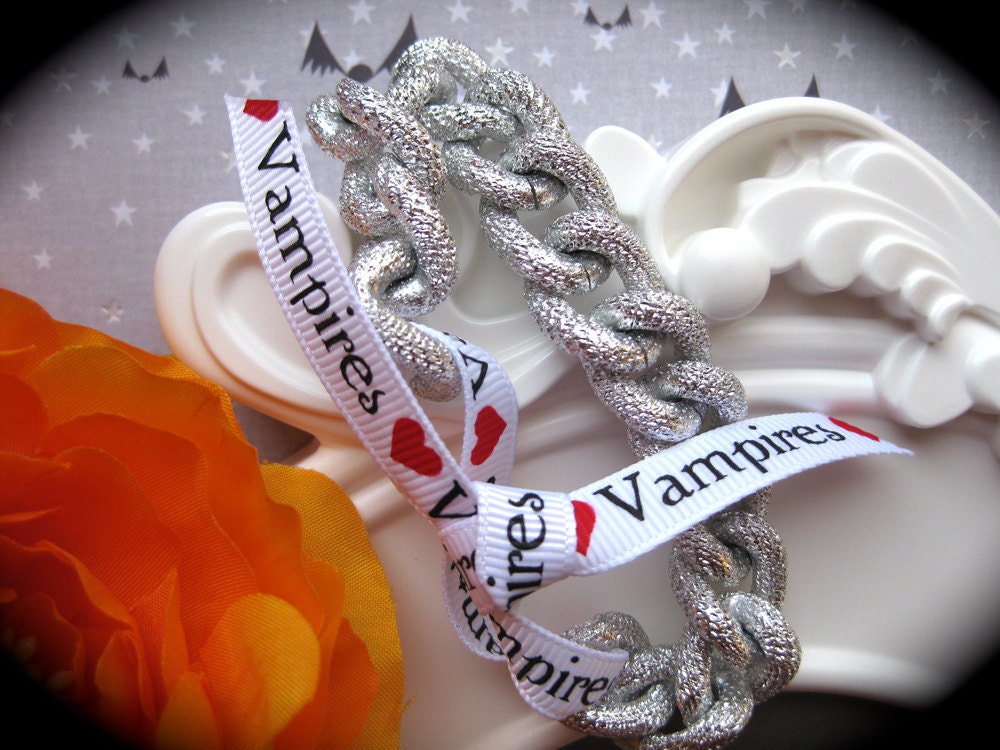 I Heart Vampires Sparkly Silver Chunky Chain Bracelet-Twilight Jewelry-Tie Me On-Adjustable-TwiMom-Red & Black