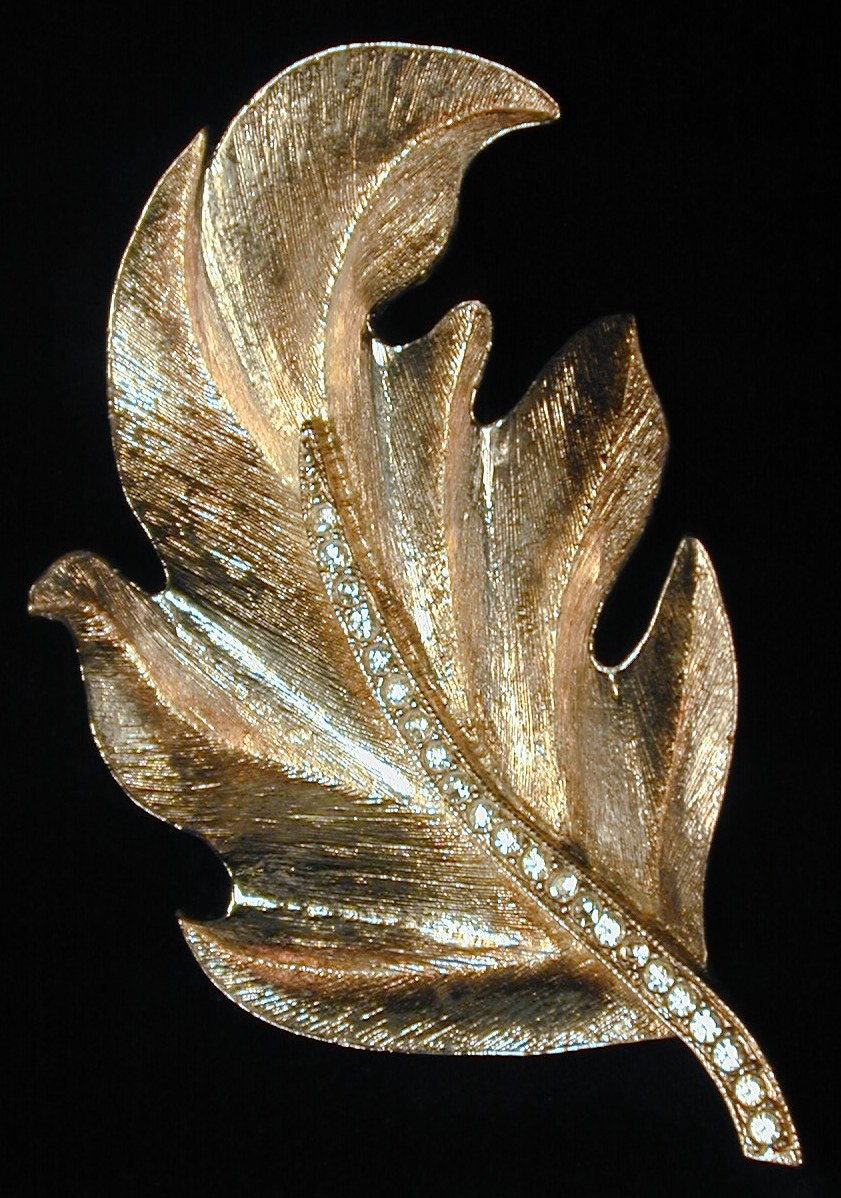 Silver Tone Leaf Pave Clear Diamond Rhinestones Brooch Vintage Pin