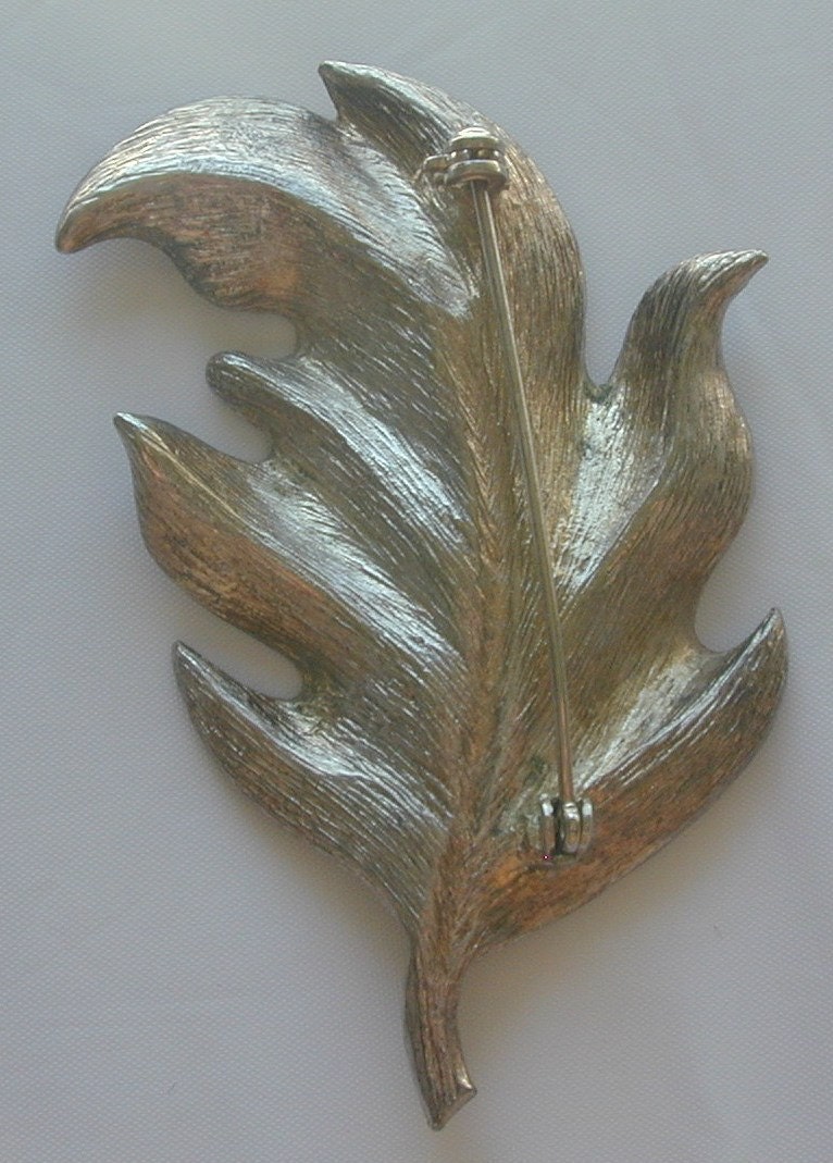 Silver Tone Leaf Pave Clear Diamond Rhinestones Brooch Vintage Pin