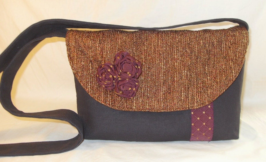Medium Messenger Bag with Detachable Rosette Brooch / Organizer Bag
