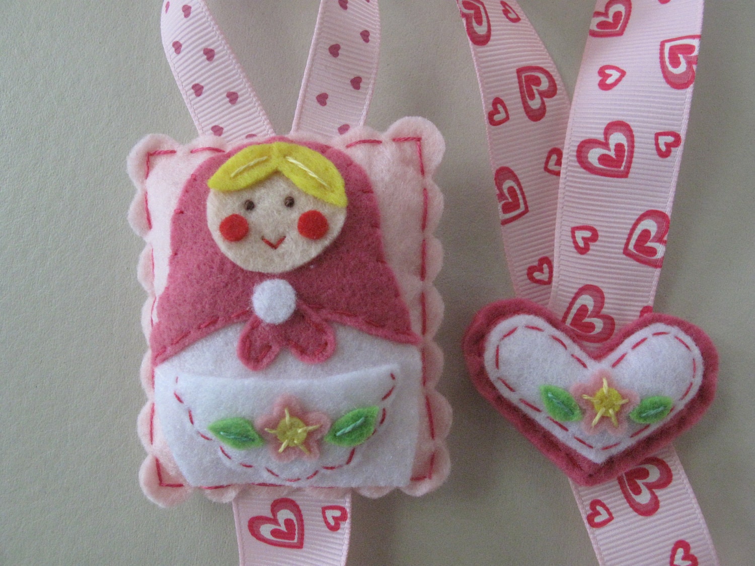 Felt Pink Unazukin Hair Clip Holder