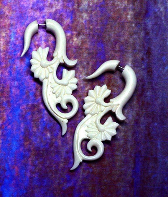 Fake Gauges - Helianthus Curls - White Bone Earrings