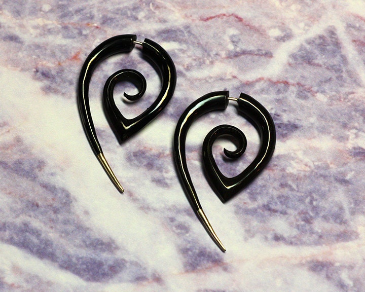 Girl With The Dragon Tattoo - Fake Gauge Earrings - Silver Tipped Tribal Curls - Eco-Friendly Horn