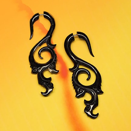 Fake Gauge Earrings - Roxy curls - Organic Horn
