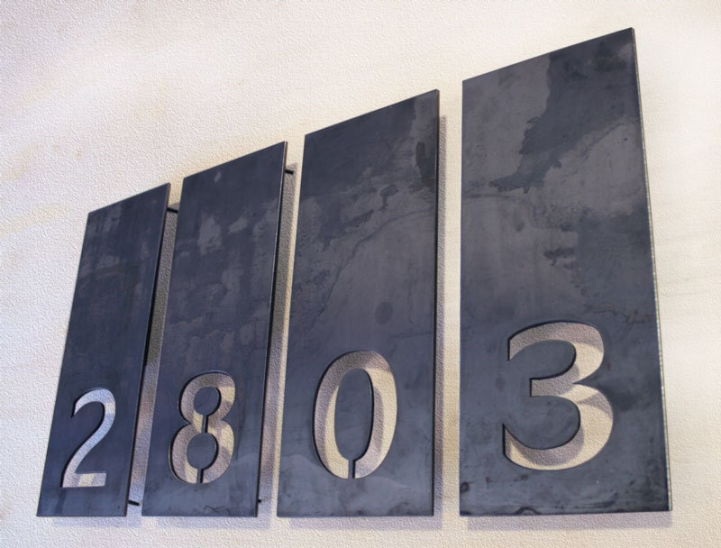 Aligned Single Number Address Plaques