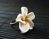 White Flower Ring with Hawaiian Tropical Flower in Polymer Clay and Bronze Ring Base. Handmade Jewelry.