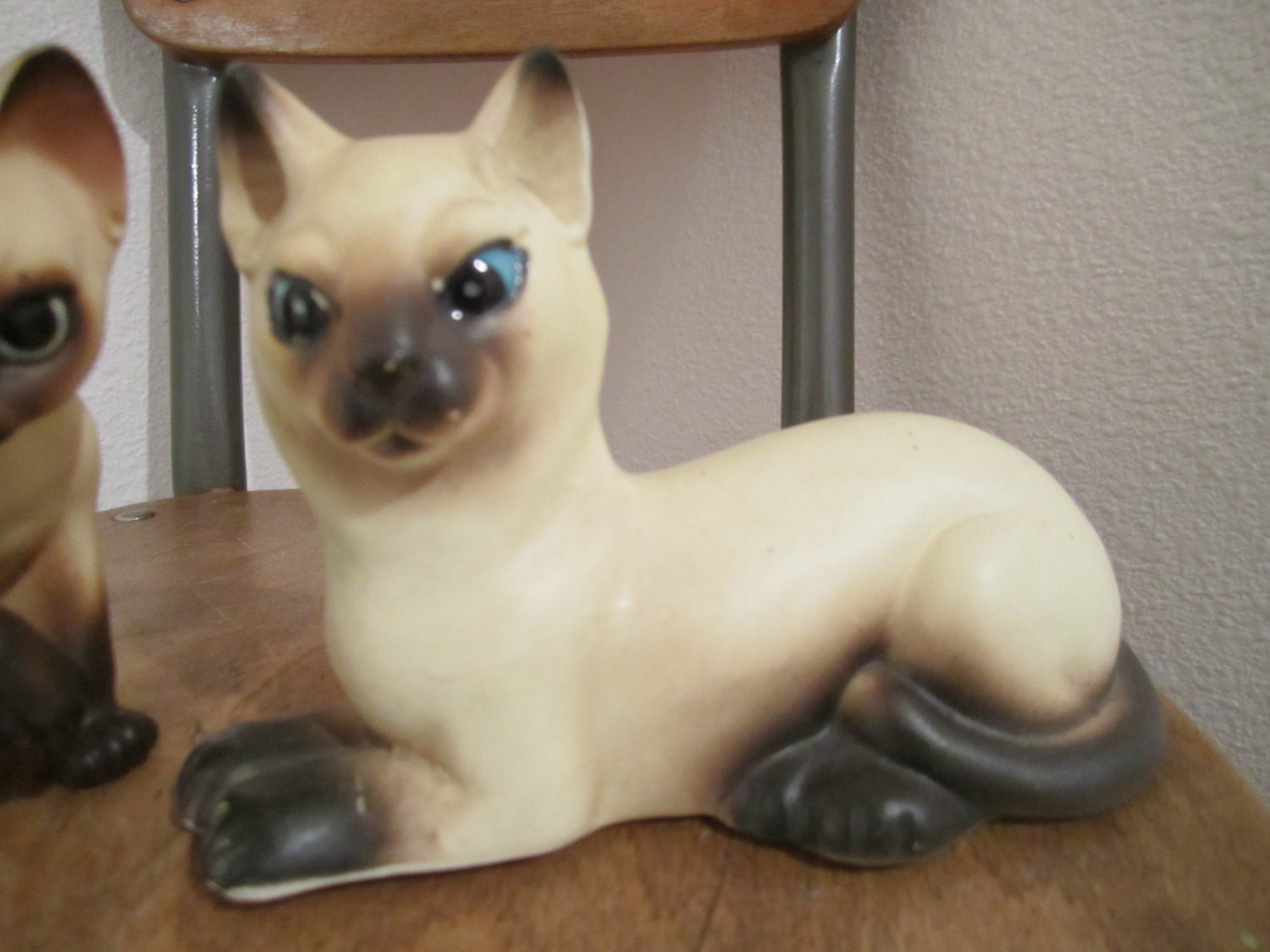 Mama and kitten siamese cat figurine