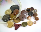 Vintage and Antique Brown Buttons