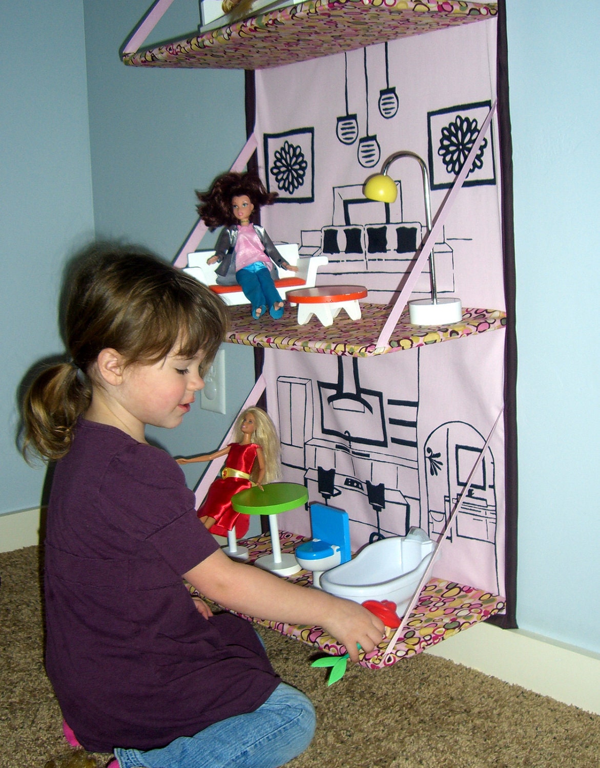 Store Away Doll House e-pattern. Fold up and store away when not using.