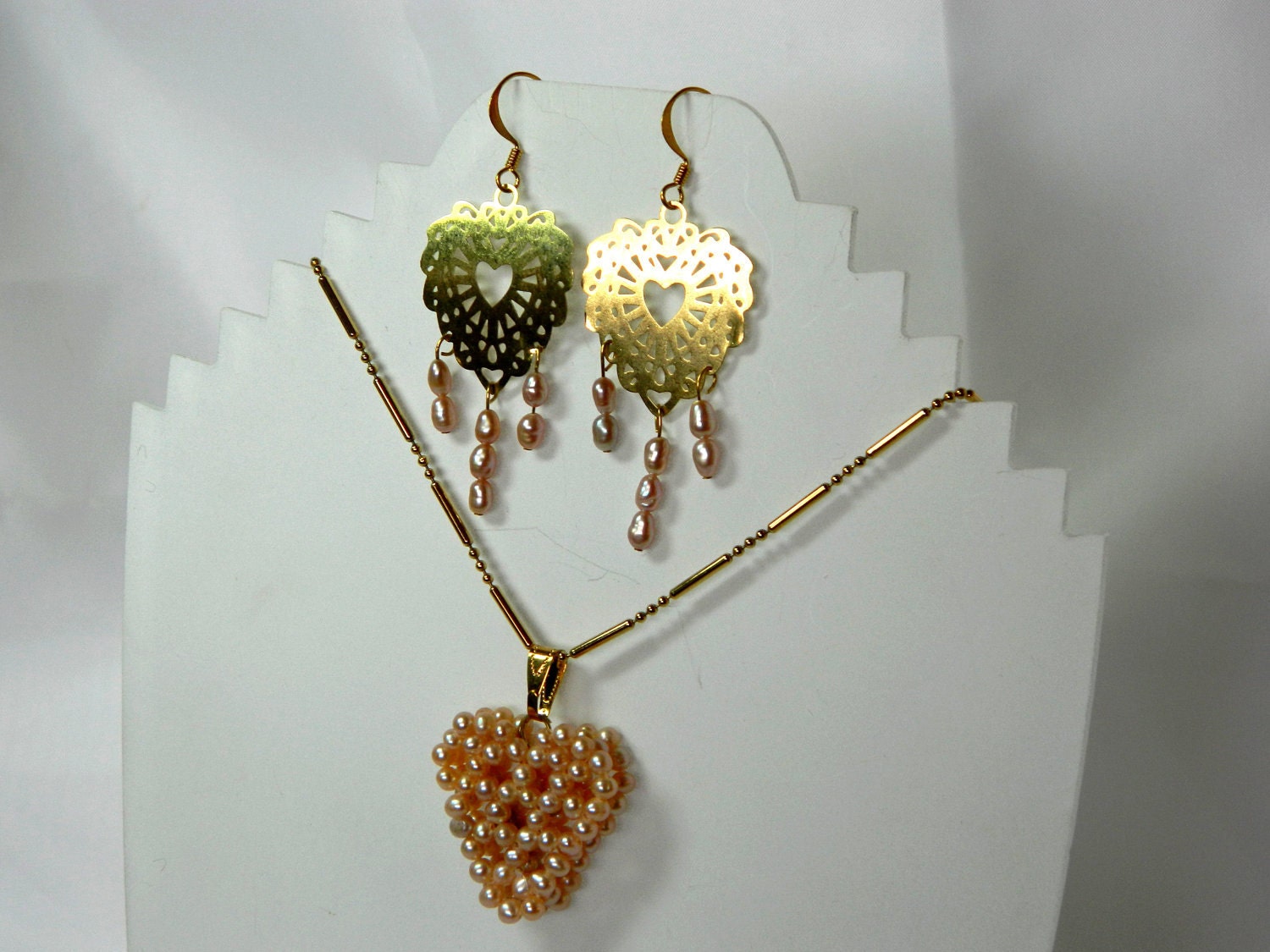 Mauve pearl heart pendant and earrings