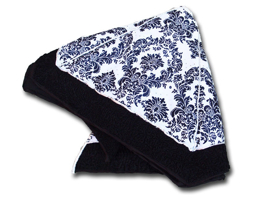 REVERSE AUCTION:  Black & White "Snowflake" Christmas Tree Skirt