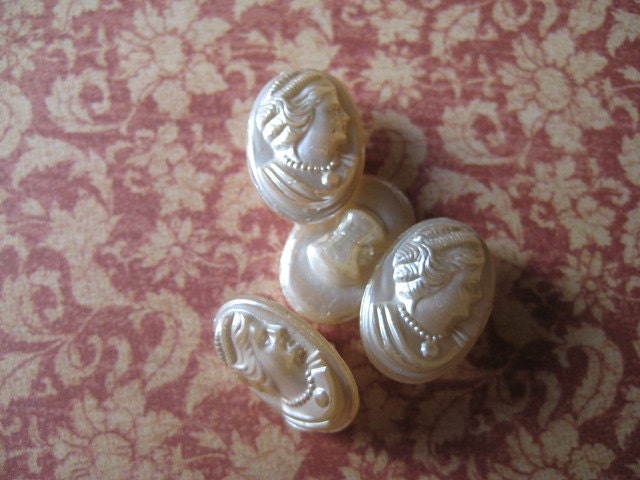 Cameo Buttons 1940's Glass Pearl lot of 4