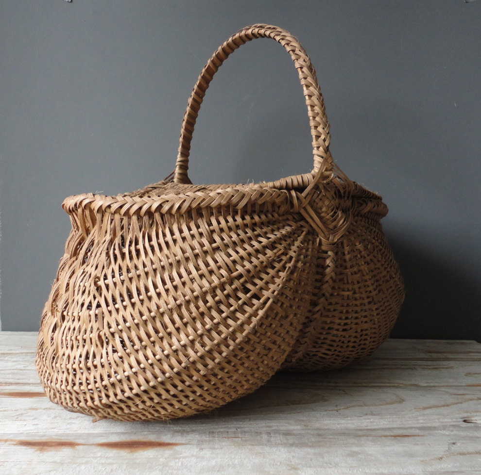 Extra Large Antique Egg Basket with Lid. Hand Woven