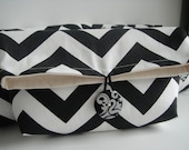 Clutch / Cosmetic Bag In Chevron Black White