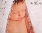 Gorgeous Baby Cocoon - Baby Pod White with Eyelash/Textured Trim