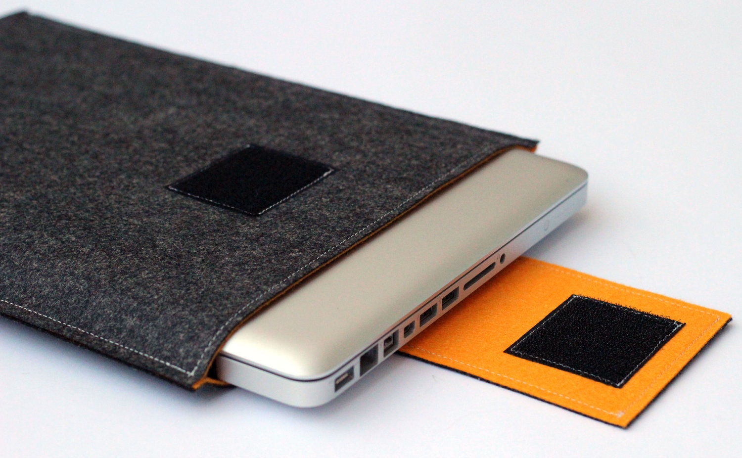15" inch Apple Macbook Pro laptop Sleeve Case Cover - Dark Gray & Mustard - Weird.Old.Snail