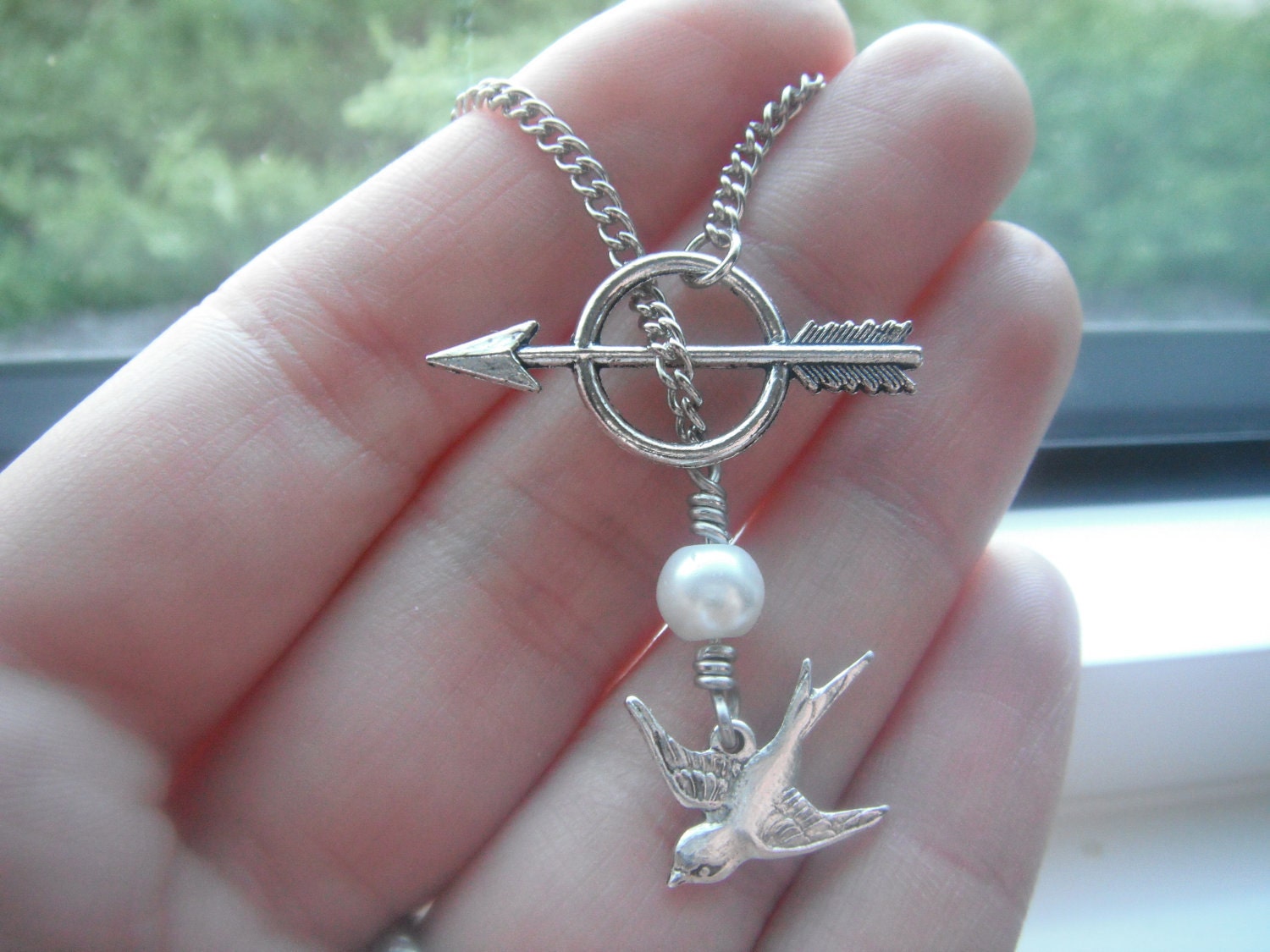 The Hunger Games - Katniss Mockingjay Pin Silver Archery Necklace with Peeta's Pearl - Lariat