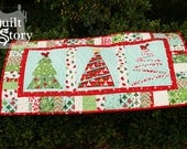 PDF Quilt Pattern/ Christmas/ Modern/ Easy Table Runner / Merry Little Christmas