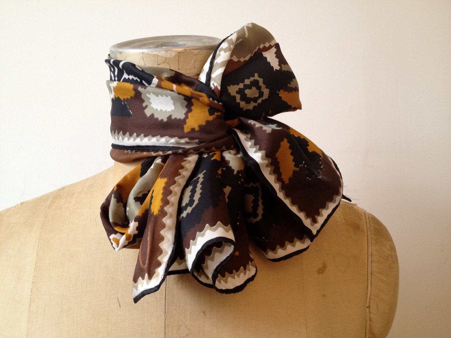 vintage 1970s geometric roses vera scarf