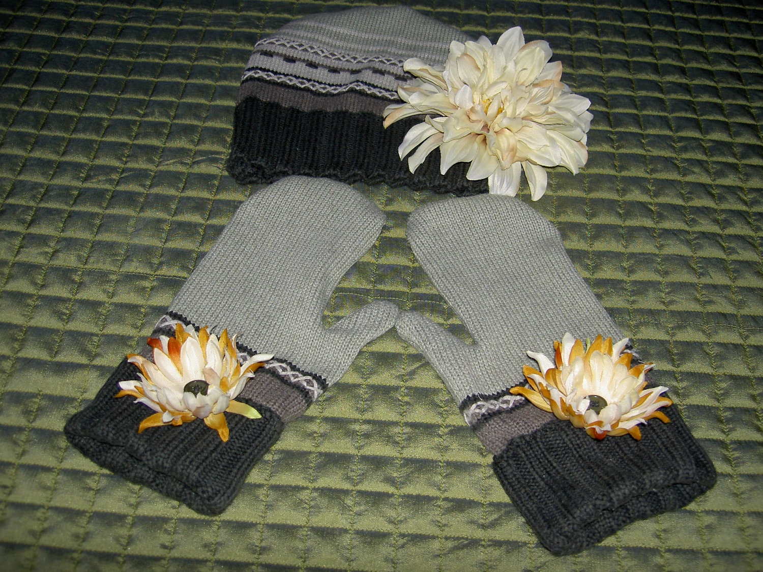 Vintage Retro Country Girl  Boho Moss Hat and Mitten Set
