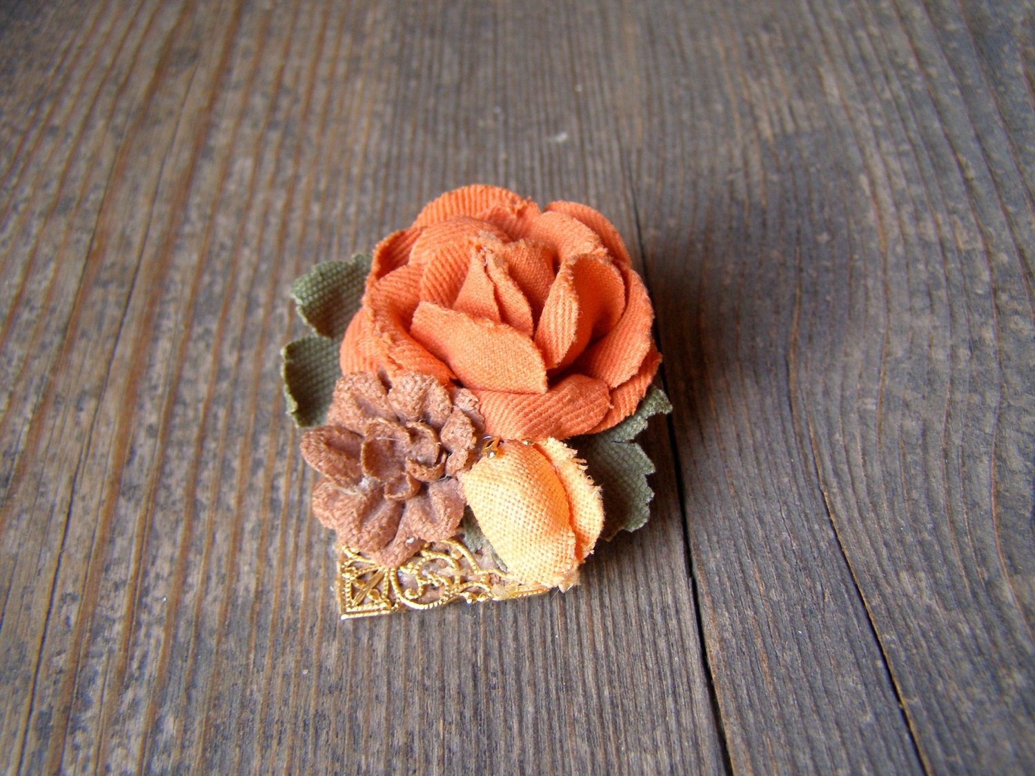 Vintage flowers Brooch Listed by MeshuMaSH On Etsy