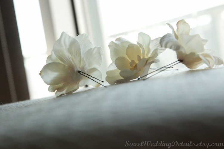 Ivory Flower Hair Pins with Pearl center- rustic, shabby chic, sweet, elegant, country, garden wedding, bridal, gift, or everyday accessory