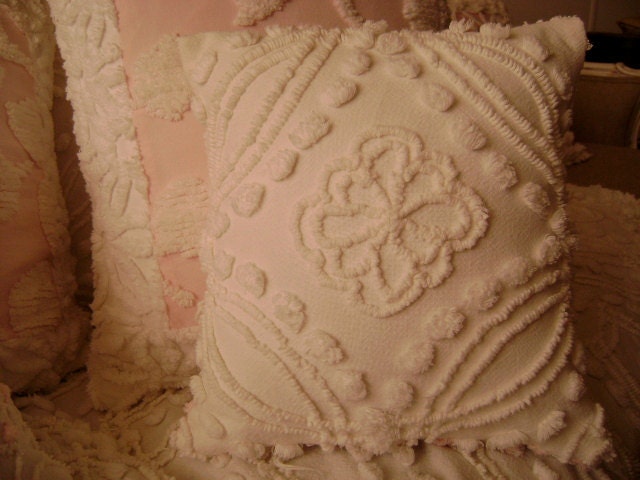 Vintage Chenille Accent Pillow - White Wedding Ring Vintage Chenille and 12" Decorator Insert