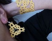 Tatting earrings and bracelet yellow .