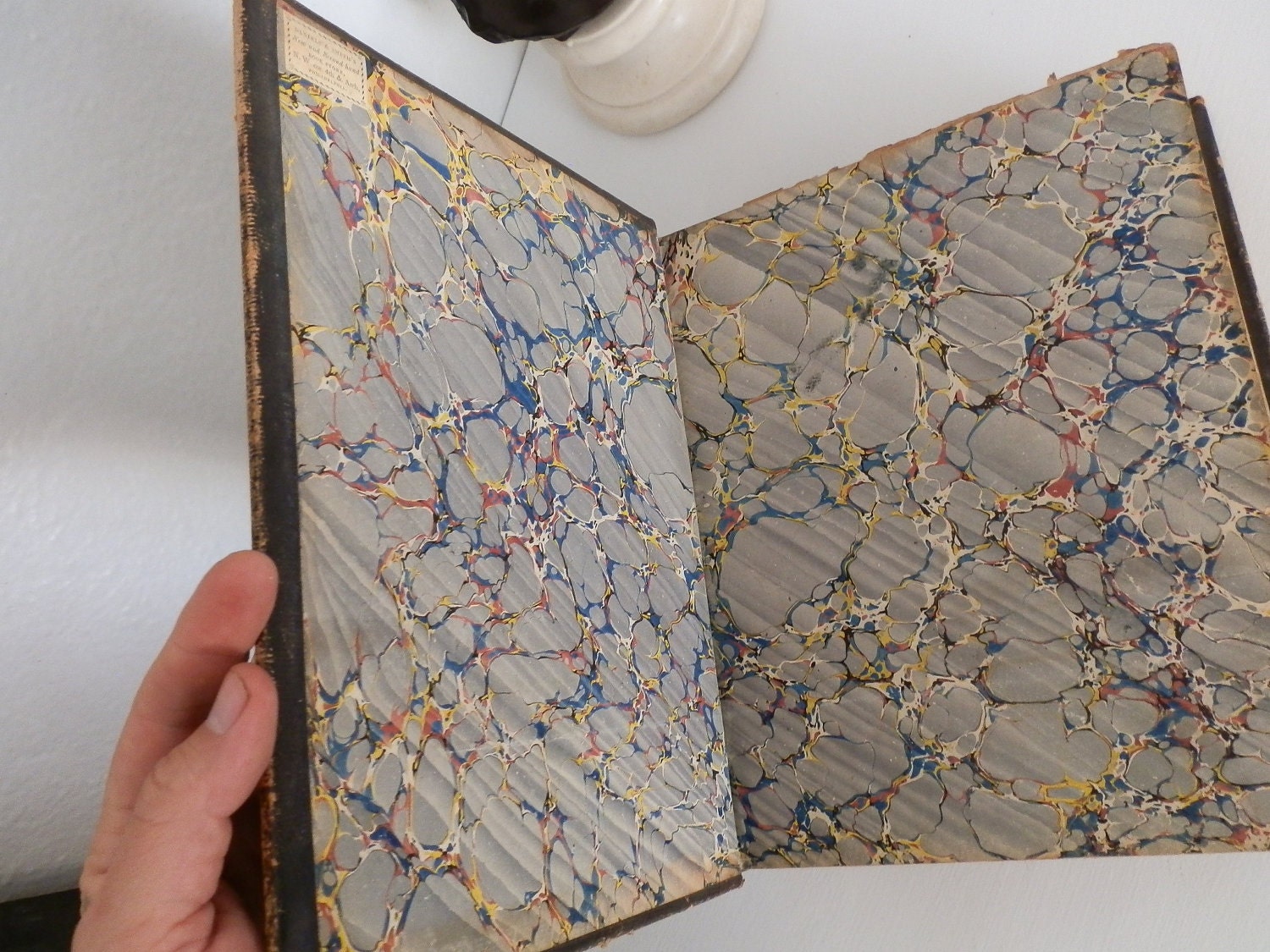 1846 Leather bound Holy Bible. Large volume. Fantastic collectible.