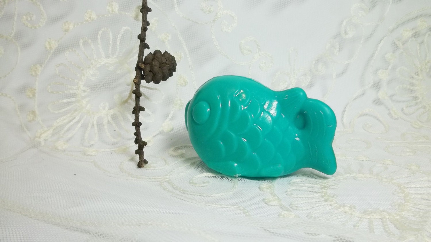 TOY FISH LOVELY vintage plastic turquoise toy . Use it for assemblage, mixed media art, home decor... - BabyshkasAttic