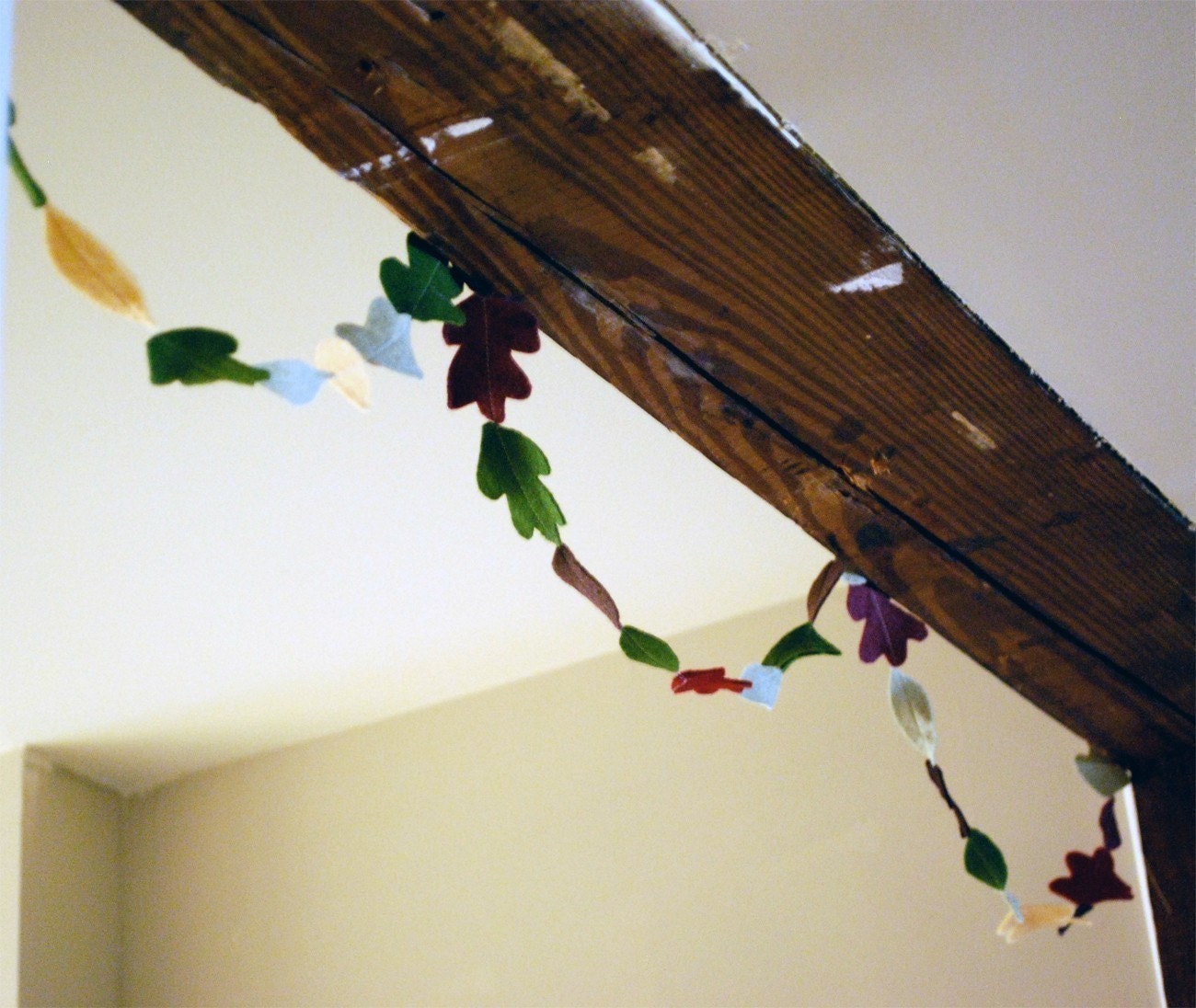 Felt Leaf Fall Garland 3 ft- Bring Autumn Forest Indoors, Hand-Cut Felt Leaves for Thanksgiving, Party Decor