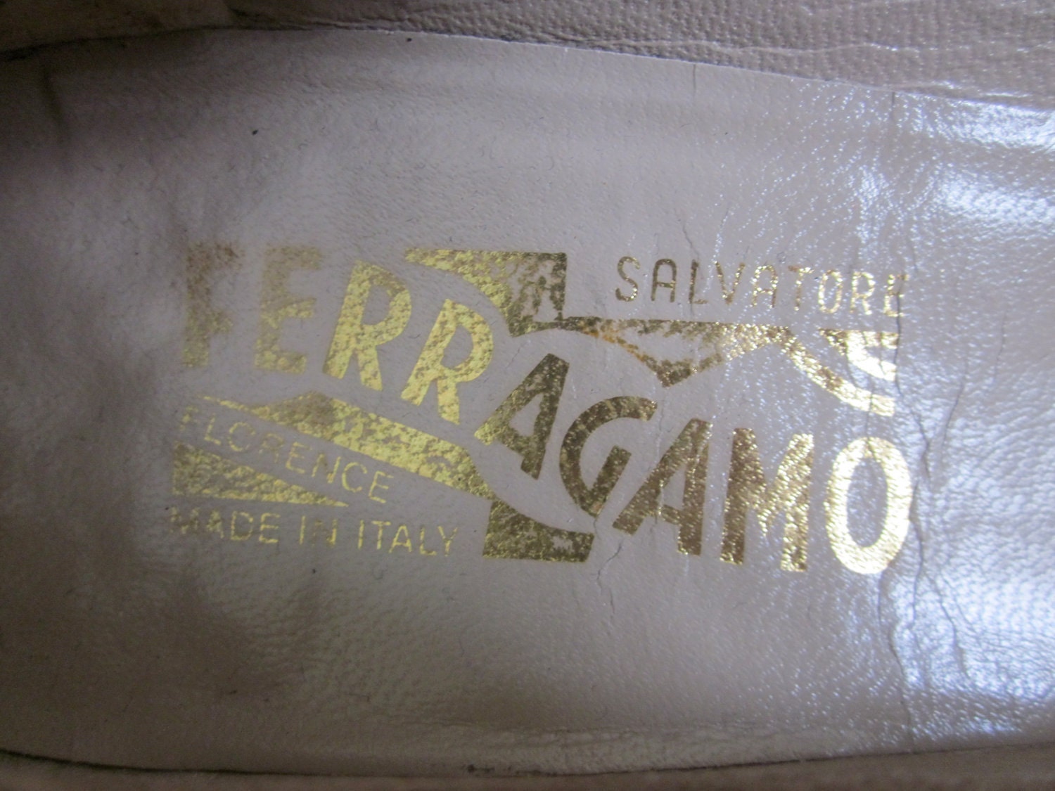 Ferragamo Shoes / 1980s / 9 / Narrow / Olive Green / Mid Heel / Quilted / Italian Designer / High Fashion
