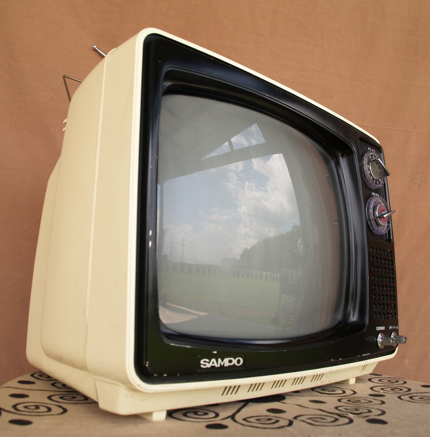 Awesome Big VINTAGE TV  /// Retro Tv Set  /// Vintage Television Set  /// 1970s Tv /// Space Age Tv /// Cool Mod Tv