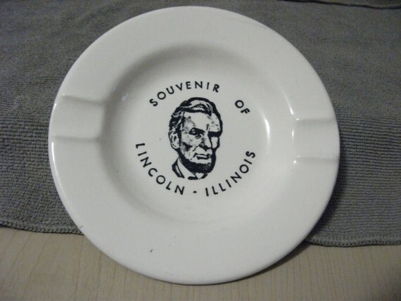 SALE 20% Off Vintage White Abraham Lincoln Souvenir Ashtray from Stetson Factory Outlet NoW ONLY 8 USD